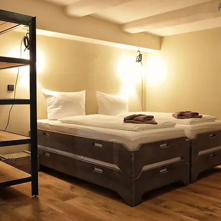 & Fairista Hostel